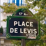 Levis Charming Place פריז