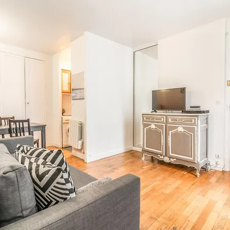 Levis Charming Place Apartment Paris