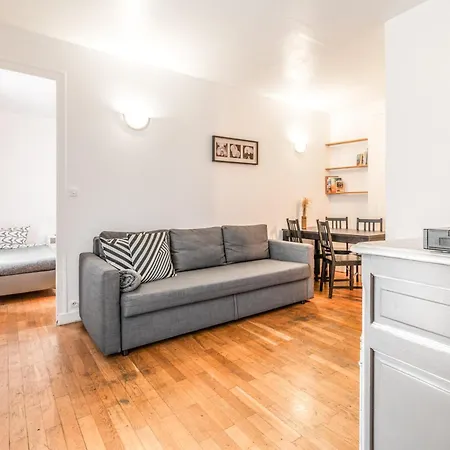 Levis Charming Place Paris