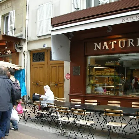 Levis Charming Place Paris