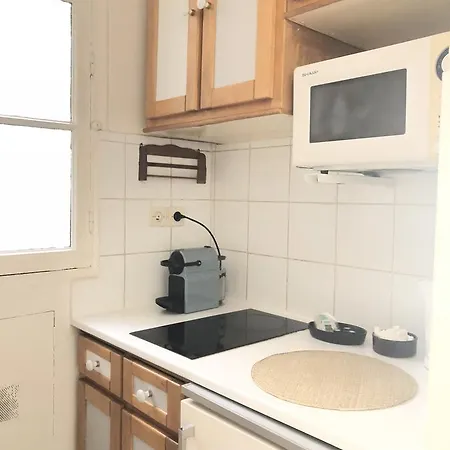 Levis Charming Place Paris