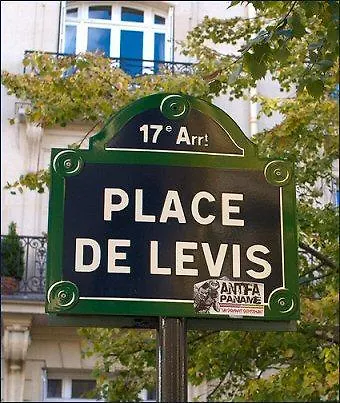 Levis Charming Place Париж